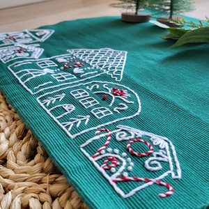 Hímzett mézeskalács házikós/fenyős/hópihés asztali futó - karácsony - adventi díszek - adventi asztaldísz - Meska.hu