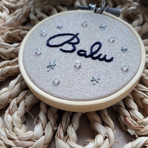 Hímzett névre szóló csengettyűs karácsonyfa dísz - karácsony - karácsonyi lakásdekoráció - karácsonyfadíszek - Meska.hu