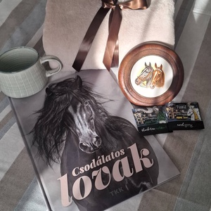 Lovas box ajándékdoboz, Otthon & Életmód, Papír, írószer, Ajándékozás kellékei, Ajándékzsák, csomagolás, Bőrművesség, Ékszerkészítés, MESKA