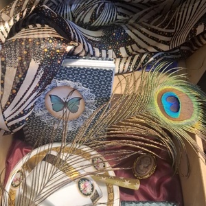 Előkelő hölgy antik csészés ajándékdoboz - Meska.hu