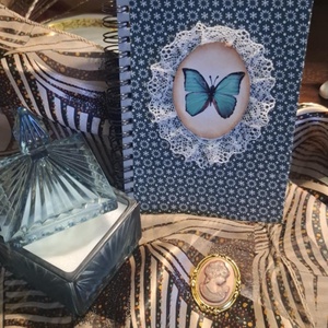 Előkelő hölgy antik csészés ajándékdoboz - otthon & életmód - papír, írószer - ajándékozás kellékei - ajándékzsák, csomagolás - Meska.hu