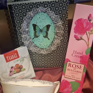 Bájos angol csészés, naplós ajándékdoboz, Otthon & Életmód, Papír, írószer, Ajándékozás kellékei, Ajándékzsák, csomagolás, Bőrművesség, Ékszerkészítés, MESKA