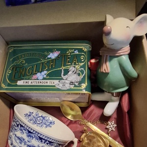 Bájos angol csészés, egérkés, minőségi angol teás ajándékdoboz, Otthon & Életmód, Papír, írószer, Ajándékozás kellékei, Ajándékzsák, csomagolás, Bőrművesség, Ékszerkészítés, MESKA