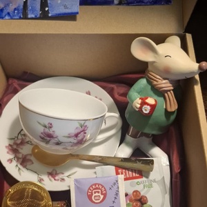 Variációk szép bögrés, teázós, bekuckózós ajándékdobozra - otthon & életmód - papír, írószer - ajándékozás kellékei - ajándékzsák, csomagolás - Meska.hu