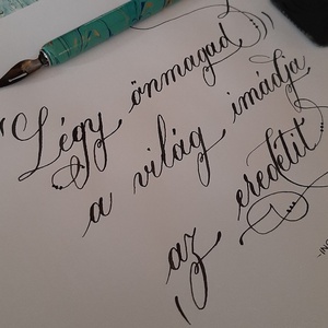 Tartalmas kalligráfiai porcelános ajándékdoboz - otthon & életmód - papír, írószer - ajándékozás kellékei - ajándékzsák, csomagolás - Meska.hu