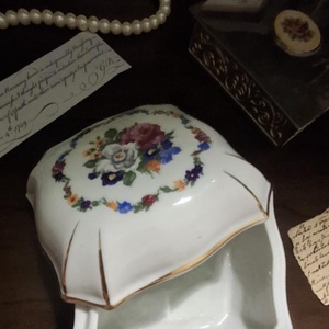 Gyönyörű szép porcelán teázós, kávézós előkelő vintage hölgy ajándékdoboz - otthon & életmód - papír, írószer - ajándékozás kellékei - ajándékzsák, csomagolás - Meska.hu