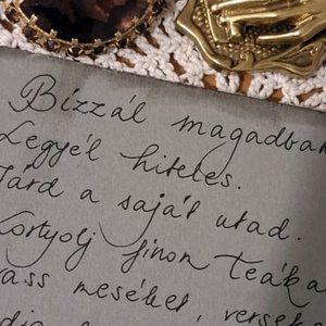 Hiterősítő, bátorító napi üzenetek porcelán teáskészlettel ajándékdoboz - otthon & életmód - papír, írószer - ajándékozás kellékei - ajándékzsák, csomagolás - Meska.hu