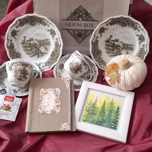 Jelenetes porcelánszett naplós, teás, bekuckózós, téli napokra ajándékdoboz - otthon & életmód - papír, írószer - ajándékozás kellékei - ajándékzsák, csomagolás - Meska.hu