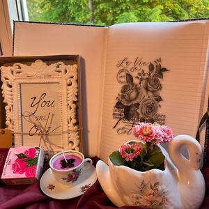 Ajándékdoboz, giftbox, Otthon & Életmód, Papír, írószer, Ajándékozás kellékei, Ajándékzsák, csomagolás, Fotó, grafika, rajz, illusztráció, MESKA