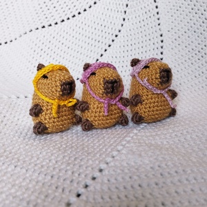 Horgolt kapibara sapkával (akár kulcstartóként) - táska & tok - kulcstartó & táskadísz - kulcstartó - Meska.hu Horgolt kapibara sapkával (akár kulcstartóként) - táska & tok - kulcstartó & táskadísz - kulcstartó - Meska.hu