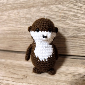 Horgolt vidra kulcstartó - táska & tok - kulcstartó & táskadísz - kulcstartó - Meska.hu