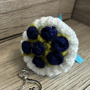 Mini virágcsokor táska dísz, Táska & Tok, Kulcstartó & Táskadísz, Táskadísz, Horgolás, MESKA