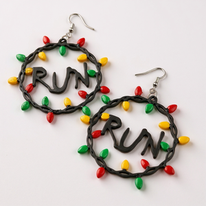 Stranger Things Karika Fülbevaló Ikonikus Égősorral és Run Felirattal Egyedi Tervezésű - Meska.hu