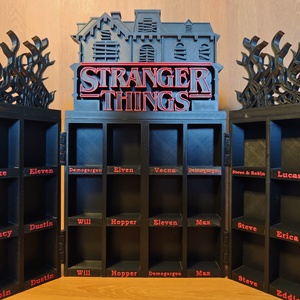 Stranger Things Kinder Joy Funko Figura Tartó Variálható Névtábkákkal - otthon & életmód - dekoráció - fali és függő dekoráció - fali kulcstartó - Meska.hu