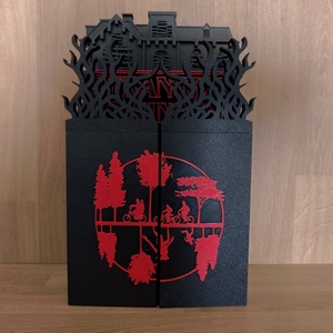 Stranger Things Kinder Joy Funko Figura Tartó Variálható Névtábkákkal - otthon & életmód - dekoráció - fali és függő dekoráció - fali kulcstartó - Meska.hu