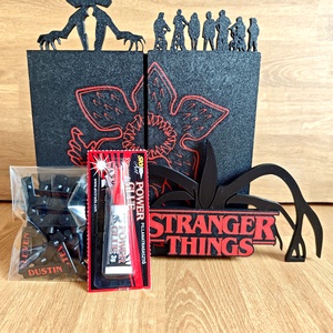 Stranger Things Kinder Joy Funko Figura Tartó Variálható Névtábkákkal - otthon & életmód - dekoráció - fali és függő dekoráció - fali kulcstartó - Meska.hu