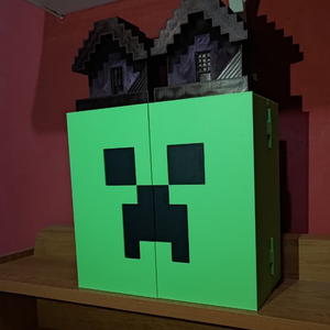Minecraft Kinder Joy Figura Játék Tartó Állvány Creeper Díszlettel, Otthon & Életmód, Dekoráció, Fali és függő dekoráció, Fali kulcstartó, , MESKA