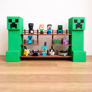 Minecraft Kinder Joy Figura Játék Tartó Állvány Creeper Díszlettel, Otthon & Életmód, Dekoráció, Fali és függő dekoráció, Fali kulcstartó, , MESKA