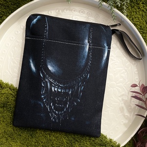 Xenomorph � az idegen rémálom, sötét sci-fi könyvtok Alien - könyv & zene - könyvtok - Meska.hu