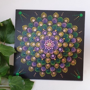 Fekete alapon zöld, sötétsárga és lila mandala, Otthon & Életmód, Dekoráció, Spiritualitás, Mandala, Festett tárgyak, MESKA