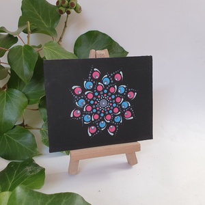 Fekete alapon kék, rózsaszín mandala, fa képtartóval - Meska.hu