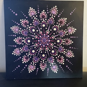 Fekete alapon lila, rózsaszín, fehér mandala  - Meska.hu
