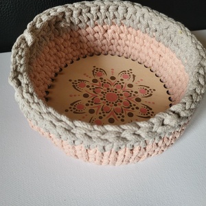 Beige és  világosrózsaszín horgolt kosár mandala díszítéssel - otthon & életmód - tárolás & rendszerezés - tárolókosár - Meska.hu