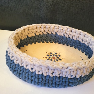Beige és  sötétkék horgolt kosár mandala díszítéssel - Meska.hu