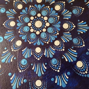 Kék alapon fehér, szürke és kék színű mandala - otthon & életmód - dekoráció - spiritualitás - mandala - Meska.hu