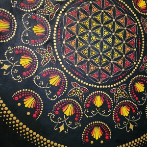 Fekete alapon arany, piros, sárga és narancs színű mandala - otthon & életmód - dekoráció - spiritualitás - mandala - Meska.hu