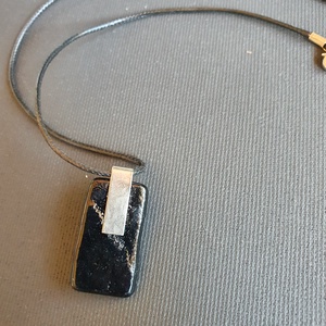 Fekete alapon rózsaarany színű dichroic üveg medál, zsinór nyaklánccal - ékszer - nyaklánc - medálos nyaklánc - Meska.hu Fekete alapon rózsaarany színű dichroic üveg medál, zsinór nyaklánccal - ékszer - nyaklánc - medálos nyaklánc - Meska.hu