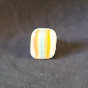 Fehér alapon narancsos, kékes mintás üveg gyűrű - ékszer - gyűrű - üveglencsés gyűrű - Meska.hu