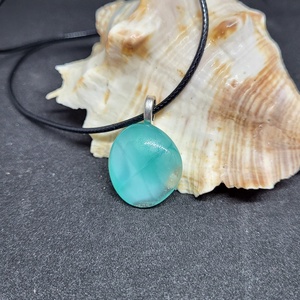 Türkiz üveg medál, zsinór nyaklánccal, Ékszer, Nyaklánc, Medálos nyaklánc, Ékszerkészítés, Üvegművészet, MESKA