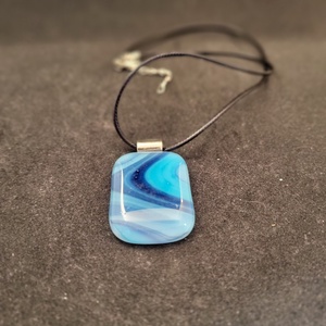 Kék mintás üveg medál, zsinór nyaklánccal - ékszer - nyaklánc - medálos nyaklánc - Meska.hu Kék mintás üveg medál, zsinór nyaklánccal - ékszer - nyaklánc - medálos nyaklánc - Meska.hu