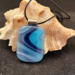 Kék mintás üveg medál, zsinór nyaklánccal - ékszer - nyaklánc - medálos nyaklánc - Meska.hu Kék mintás üveg medál, zsinór nyaklánccal - ékszer - nyaklánc - medálos nyaklánc - Meska.hu