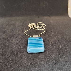 Kék mintás üveg medál, zsinór nyaklánccal - ékszer - nyaklánc - medálos nyaklánc - Meska.hu Kék mintás üveg medál, zsinór nyaklánccal - ékszer - nyaklánc - medálos nyaklánc - Meska.hu