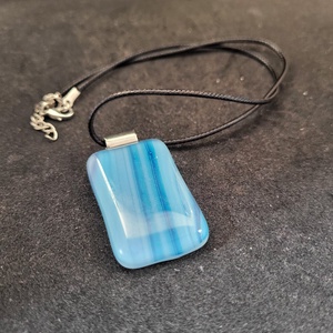 Kék mintás üveg medál, zsinór nyaklánccal - ékszer - nyaklánc - medálos nyaklánc - Meska.hu Kék mintás üveg medál, zsinór nyaklánccal - ékszer - nyaklánc - medálos nyaklánc - Meska.hu