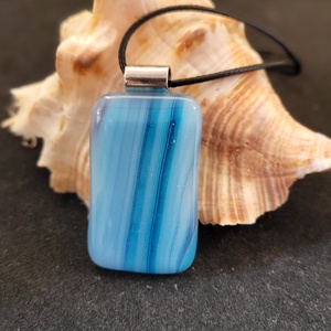 Kék mintás üveg medál, zsinór nyaklánccal, Ékszer, Nyaklánc, Medálos nyaklánc, Ékszerkészítés, Üvegművészet, MESKA