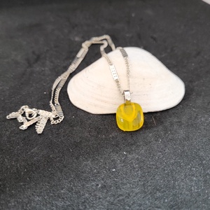 Sárga üveg medál, zsinór nyaklánccal - ékszer - nyaklánc - medálos nyaklánc - Meska.hu Sárga üveg medál, zsinór nyaklánccal - ékszer - nyaklánc - medálos nyaklánc - Meska.hu