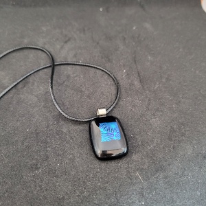 Fekete alapon kék dichroic mintás üveg medál, zsinór nyaklánccal - Meska.hu