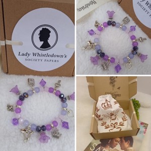 Bridgerton ihletésű-charm karkötő, virággyöngyökkel-B004 - Meska.hu