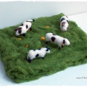 Mini Bocik- tűnemezelt figura, dísz -  - Meska.hu