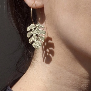 Monstera Vibes. Egzotikus sárgaréz fülbevaló - ékszer - fülbevaló - lógó fülbevaló - Meska.hu