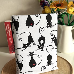  "Black cat" védőborító "M" méret, Könyv & Zene, Könyvtok, Varrás, A védőborító nagyszerű módja annak, hogy megóvd könyveidet a karcolásoktól, szamárfülektől. Csúszta..., MESKA