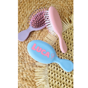 Gyerek hajkefe egyedi névvel és ovis jellel, Ruha & Divat, Hajdísz & Hajcsat, Hajdísz, Mindenmás, MESKA