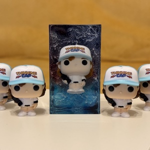 Stranger Things - Dustin műgyanta dísz, Otthon & Életmód, Dekoráció, Asztal és polc dekoráció, Asztaldísz, Ékszerkészítés, Mindenmás, MESKA