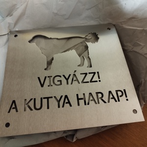 Figyelmeztető tábla /kutyával őrzött terület/ - Meska.hu