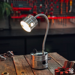 Egyedi dugattyú lámpa � ipari stílusú asztali lámpa autóalkatrészekből, Otthon & Életmód, Lámpa, Asztali lámpa, Fémmegmunkálás, Gravírozás, pirográfia, MESKA