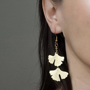 Ginkgo biloba fülbevaló - ékszer - fülbevaló - lógó fülbevaló - Meska.hu