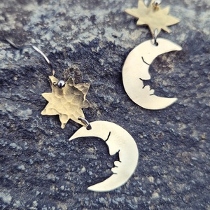 Hold és csillag ezüst színű és sárgaréz fülbevaló , Ékszer, Fülbevaló, Lógó fülbevaló, Ékszerkészítés, MESKA